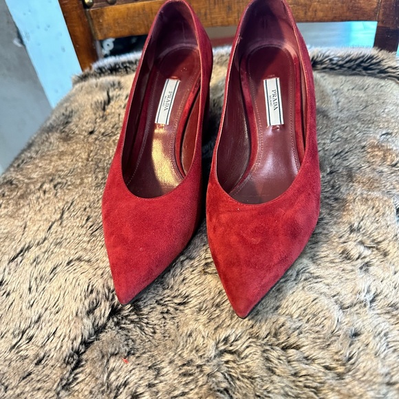 PRADA Runway Suede Oxtail Maroon Red Block Heel Pointy Toe Heels, Size 38.5 - Picture 10 of 12